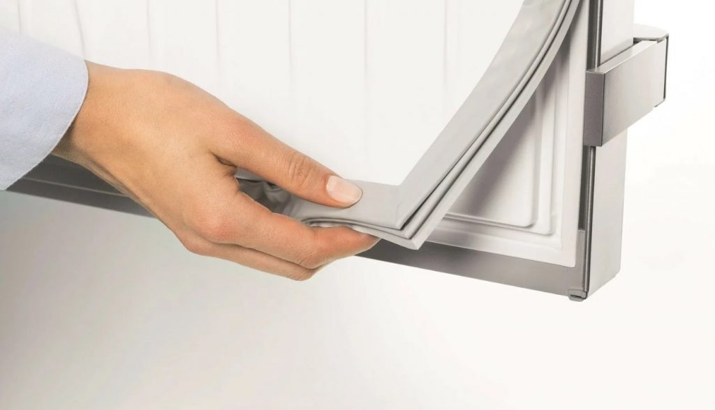 Инструкция по замене уплотнителя (установке нового уплотнителя двери холодильника).